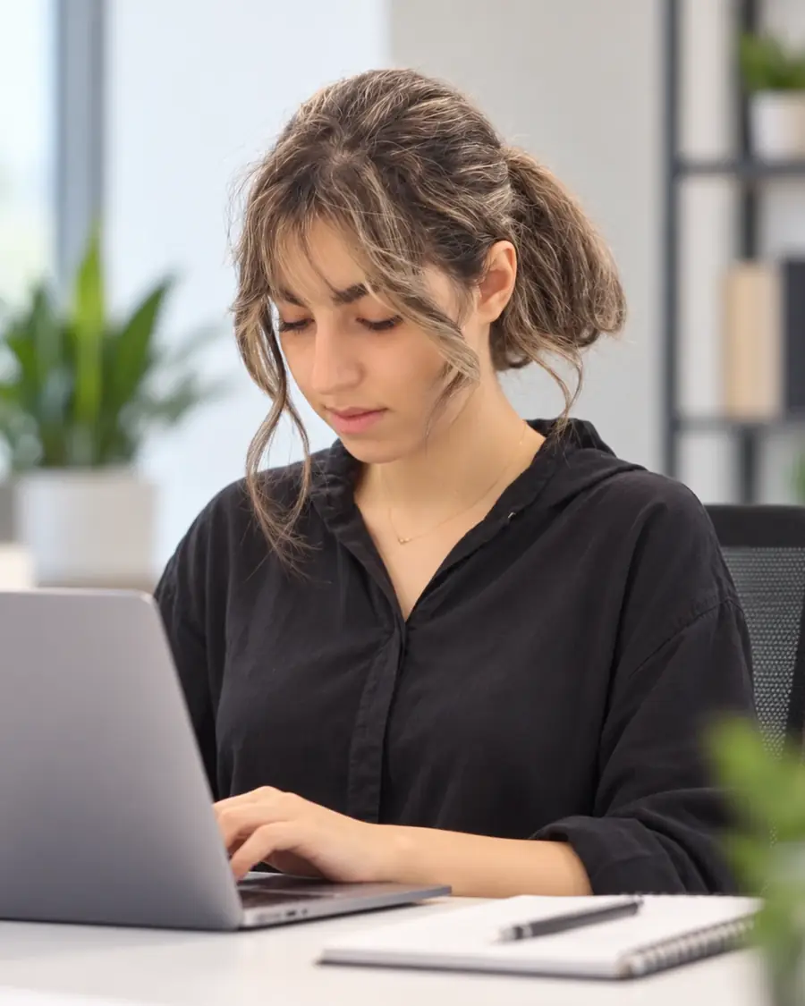 خانم داوودی برنامهنویس WebTechs